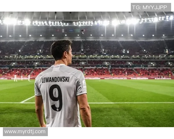 球星足球号：探索全球顶级球员背后的故事与赛场辉煌瞬间